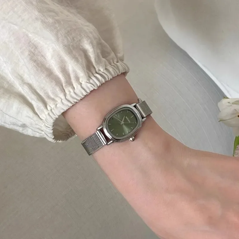 Piccolo quadrante ovale verde  - Luxury Watch Ladies recensione e prezzo